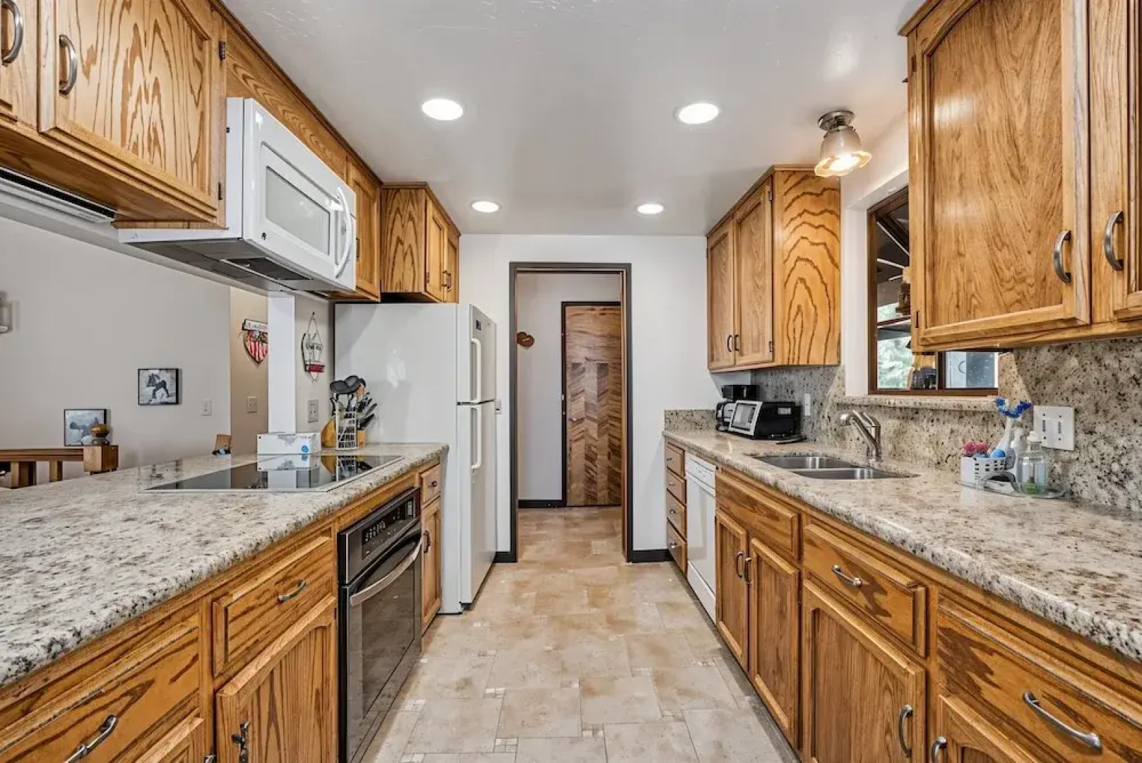 The Big Easy - Lakefront Only 1 mile to Popular Marina Beach! by Yosemite Region Resorts