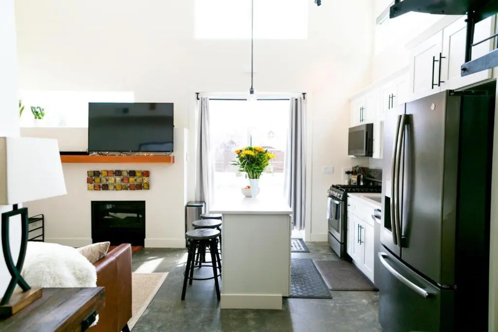 Modern Ski Chalet, 10mins to Skiing, Hot Tub & Mountain Views