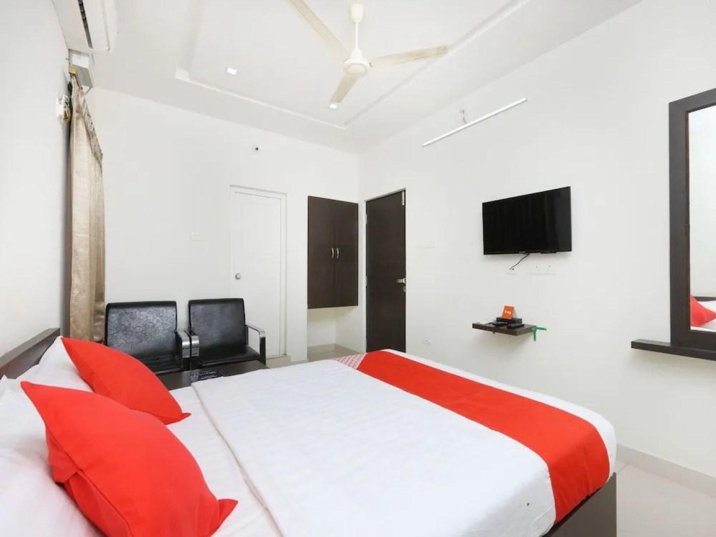 OYO 15601 Bhimas Residency