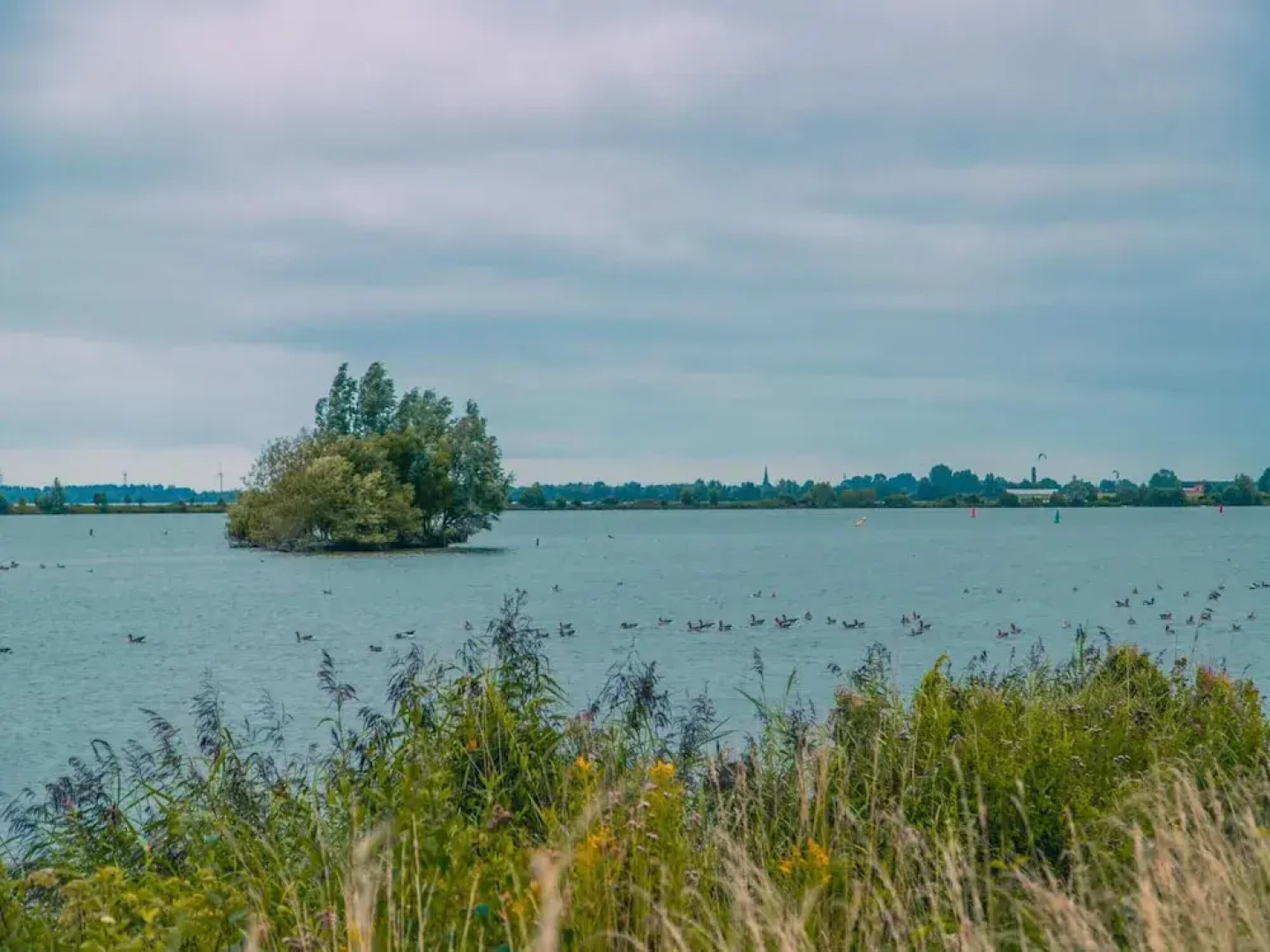 Sustainable Water Villa With Dishwasher, by a Lake