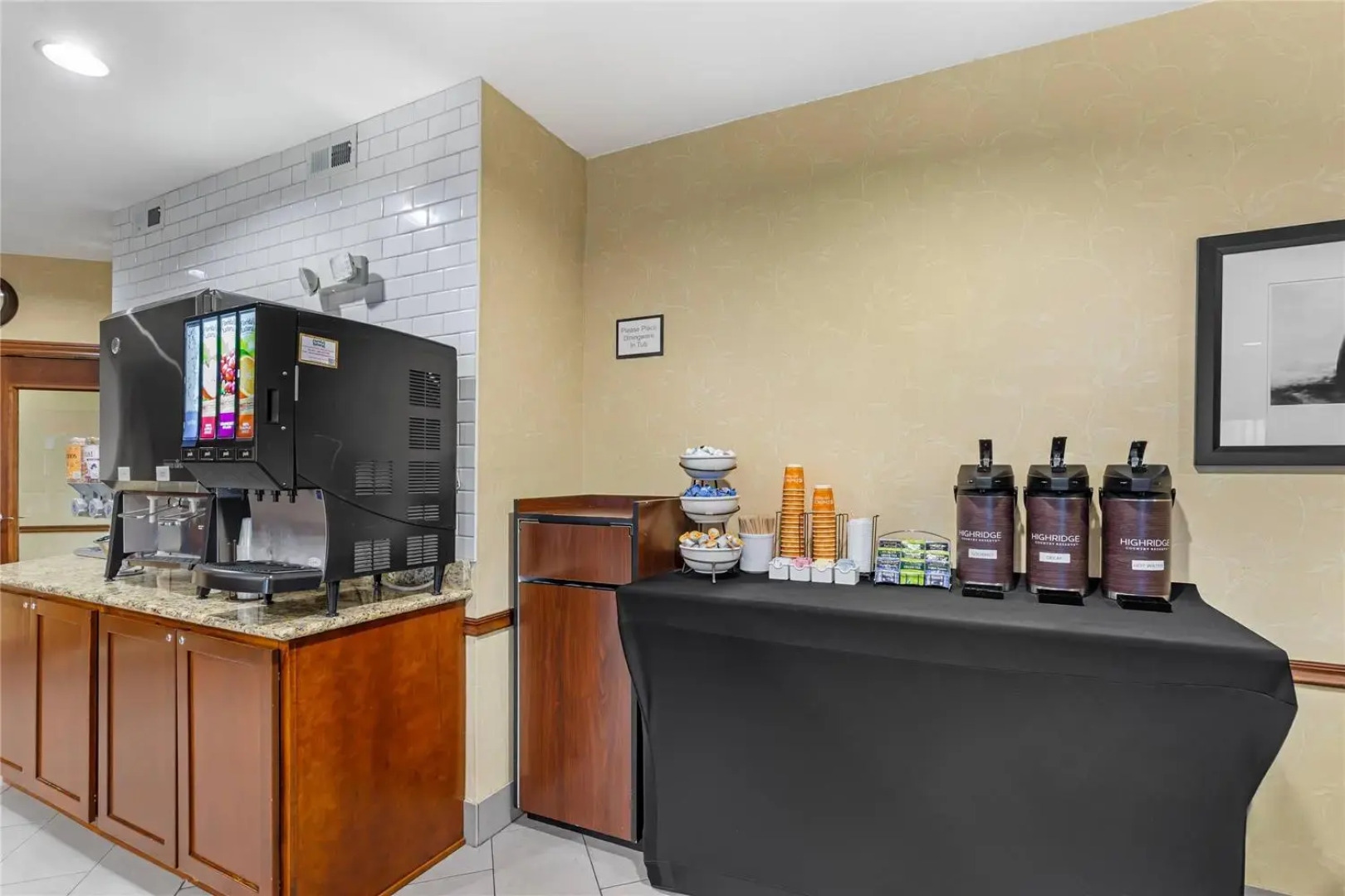 Country Inn & Suites by Radisson, Des Moines West, IA