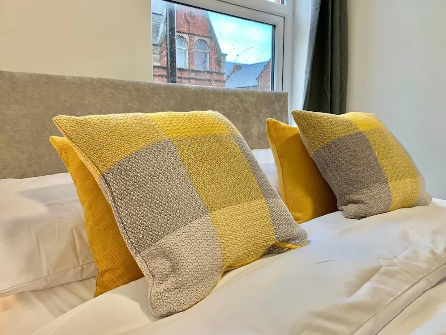 Flat 2, 3 Saville Place