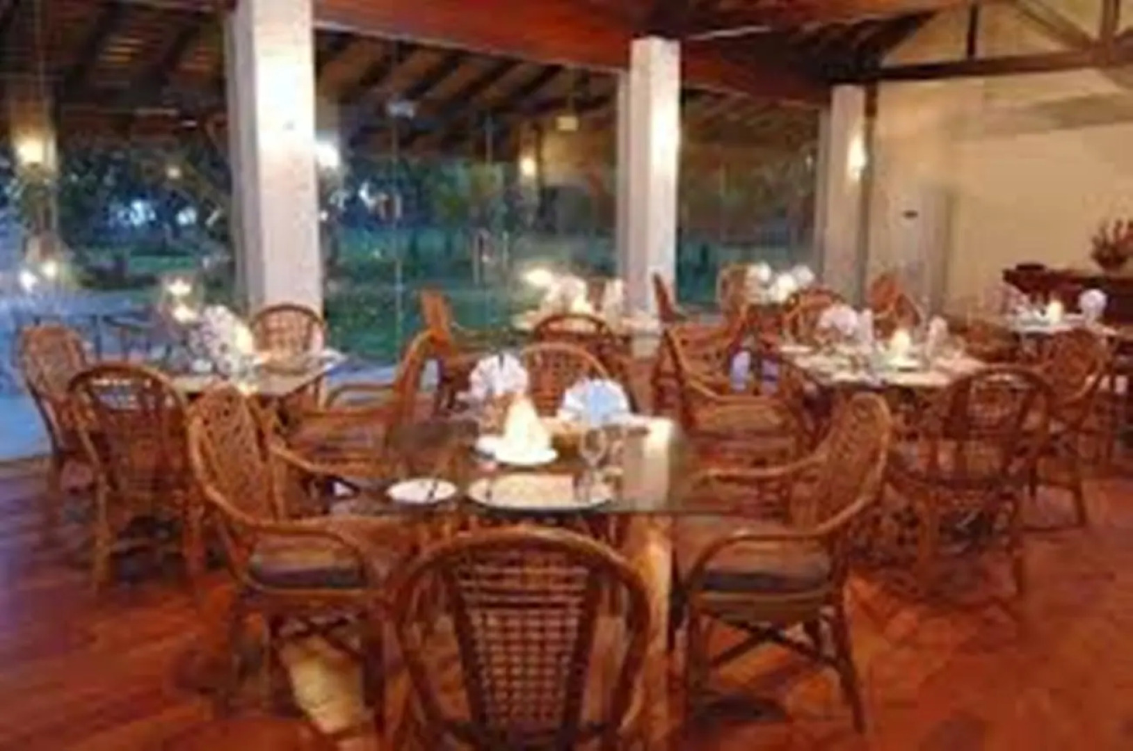 Hibiscus Beach Hotel And Villas