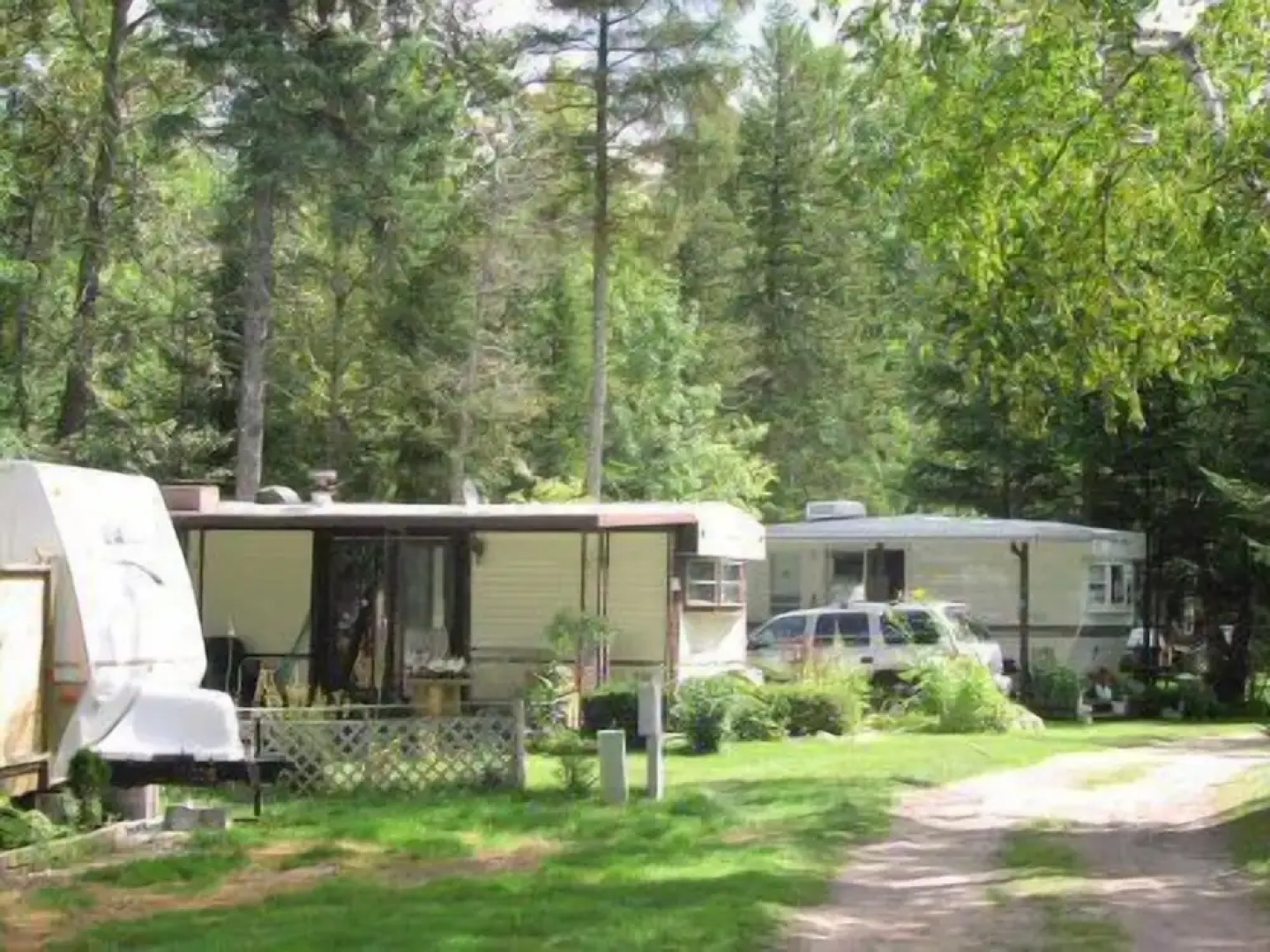 Jell-E-Bean Campground and Trailers