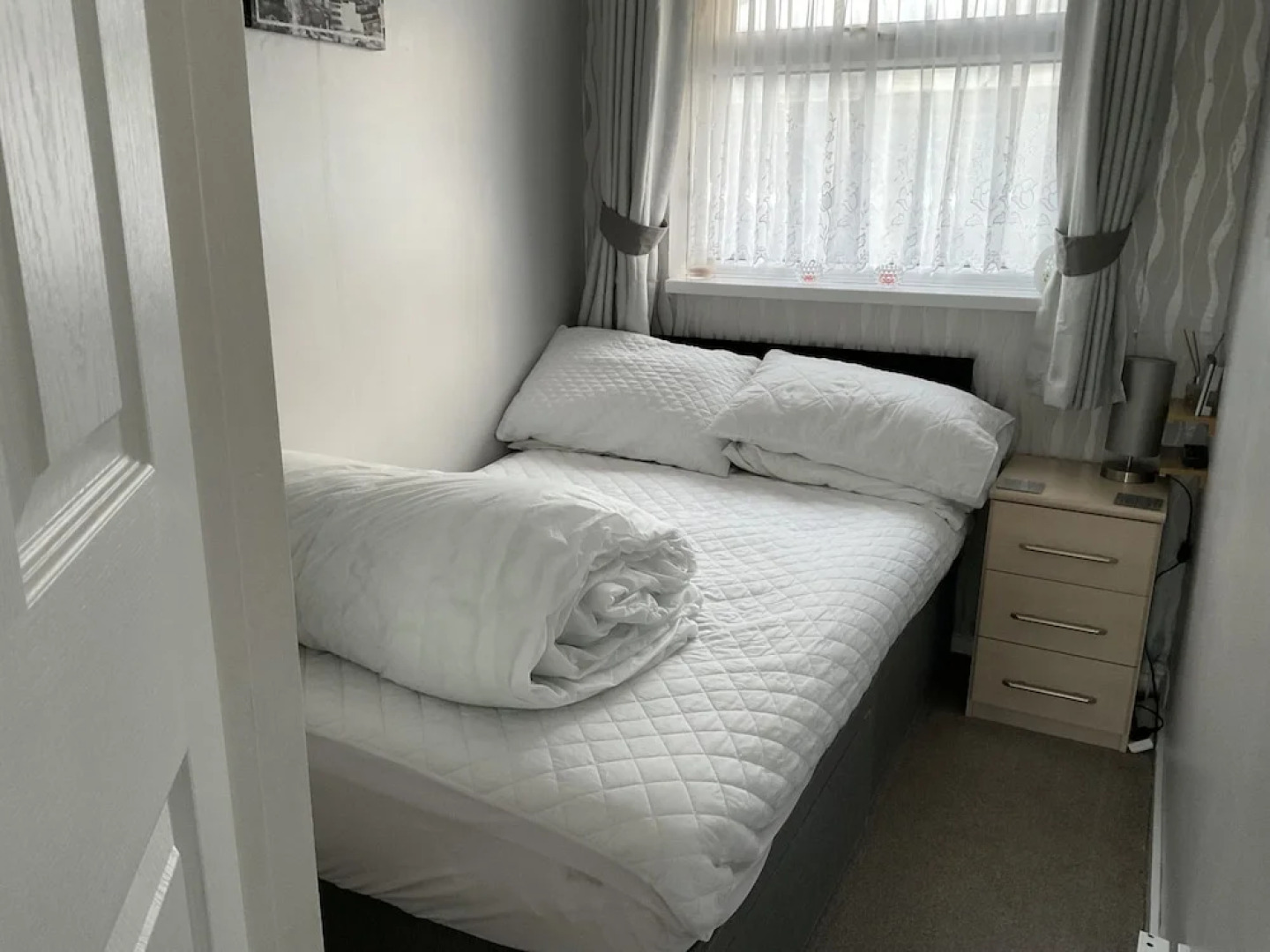 1st Floor Hillview 2 Bedroomed Central Location