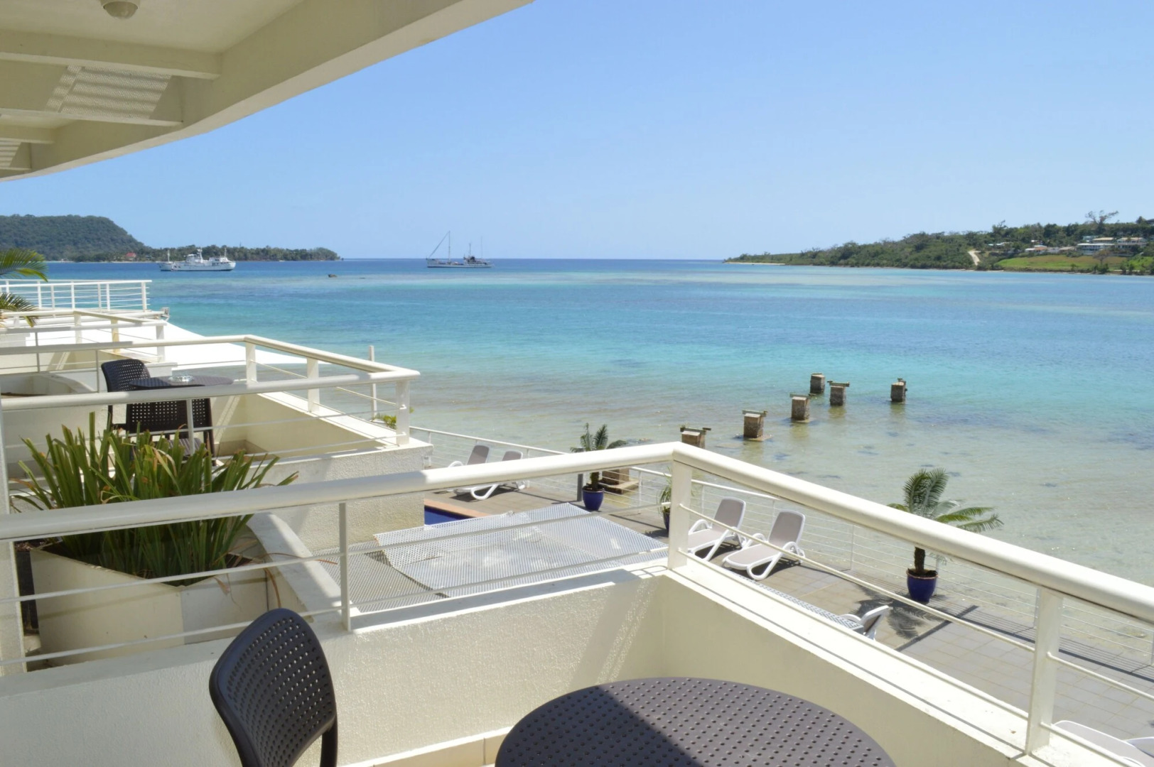 Chantilly's On The Bay