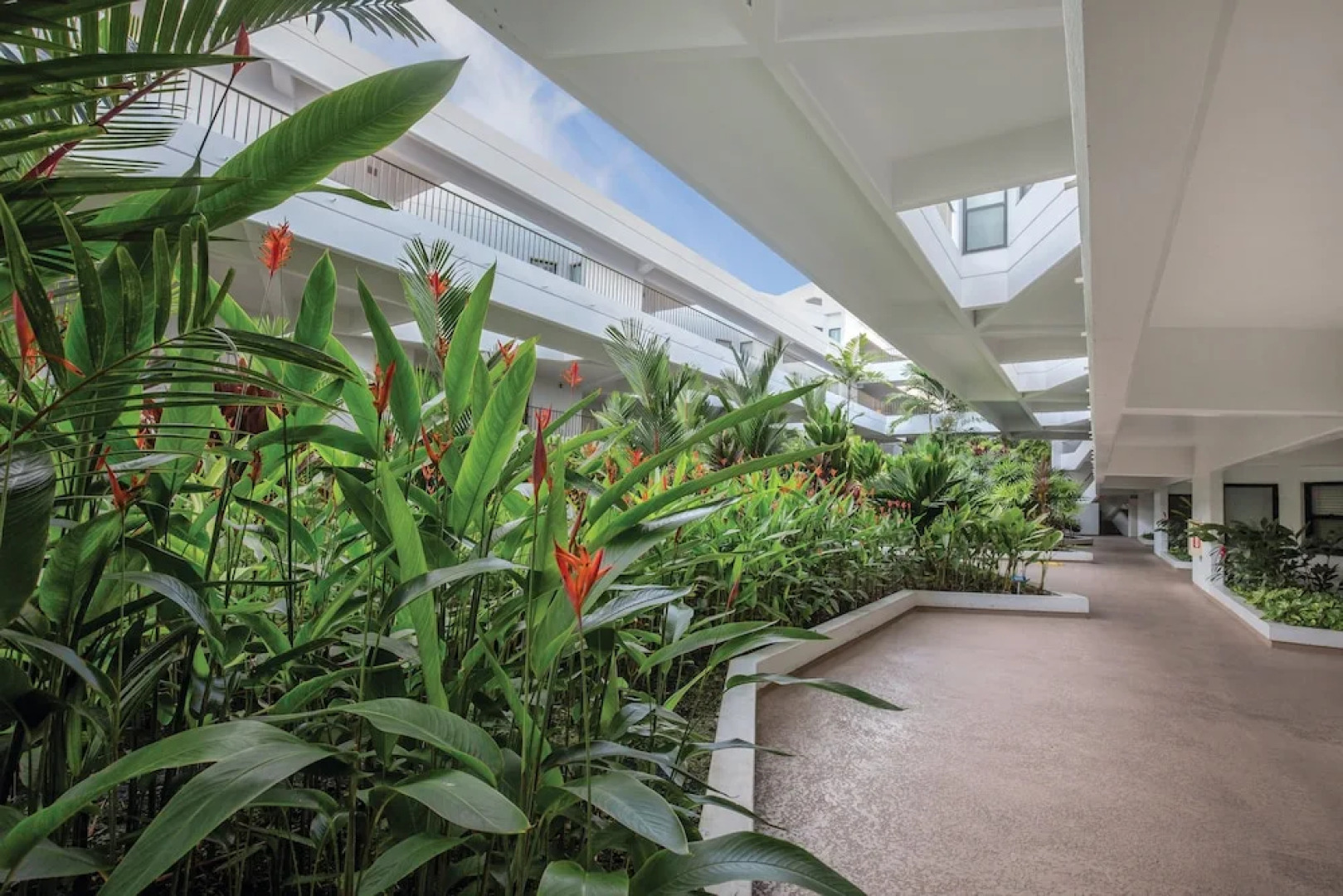 Royal Sea Cliff Condo