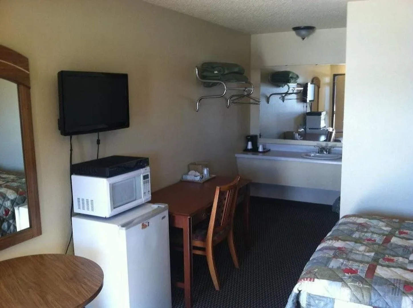 C & H Motel
