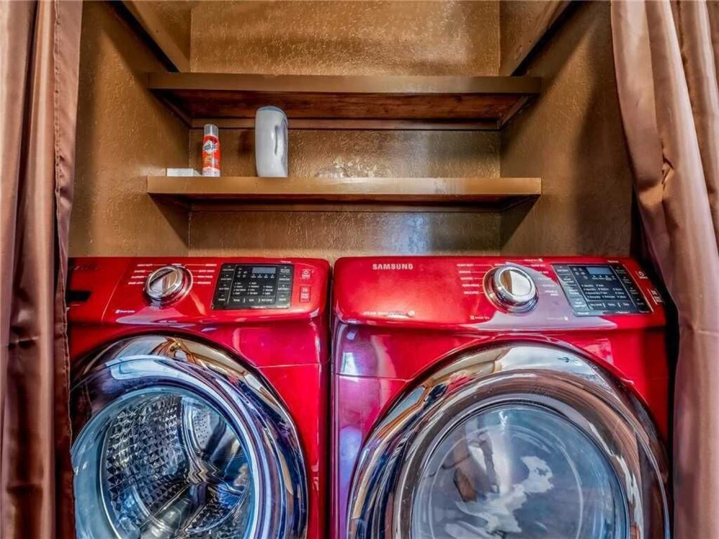 Naylor Mountain Retreat - Three Bedroom Cabin with Hot Tub