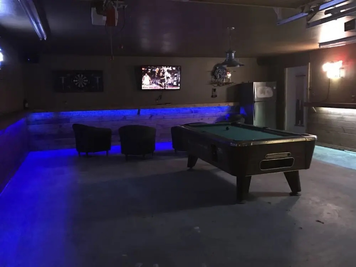 Family Friendly Lake House Located at Mid-west arm of Lake Fork