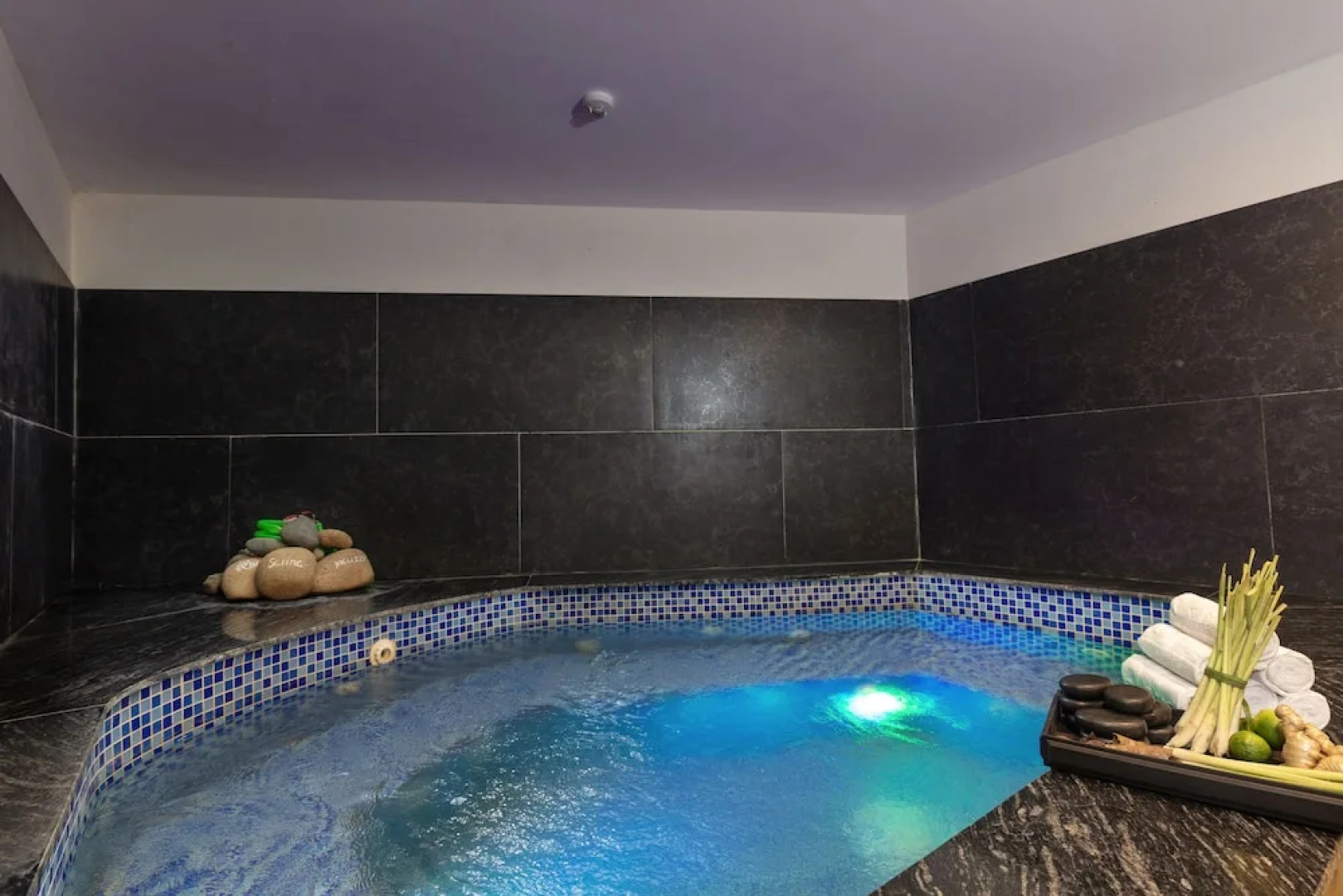 Ebino Pù Luông Resort