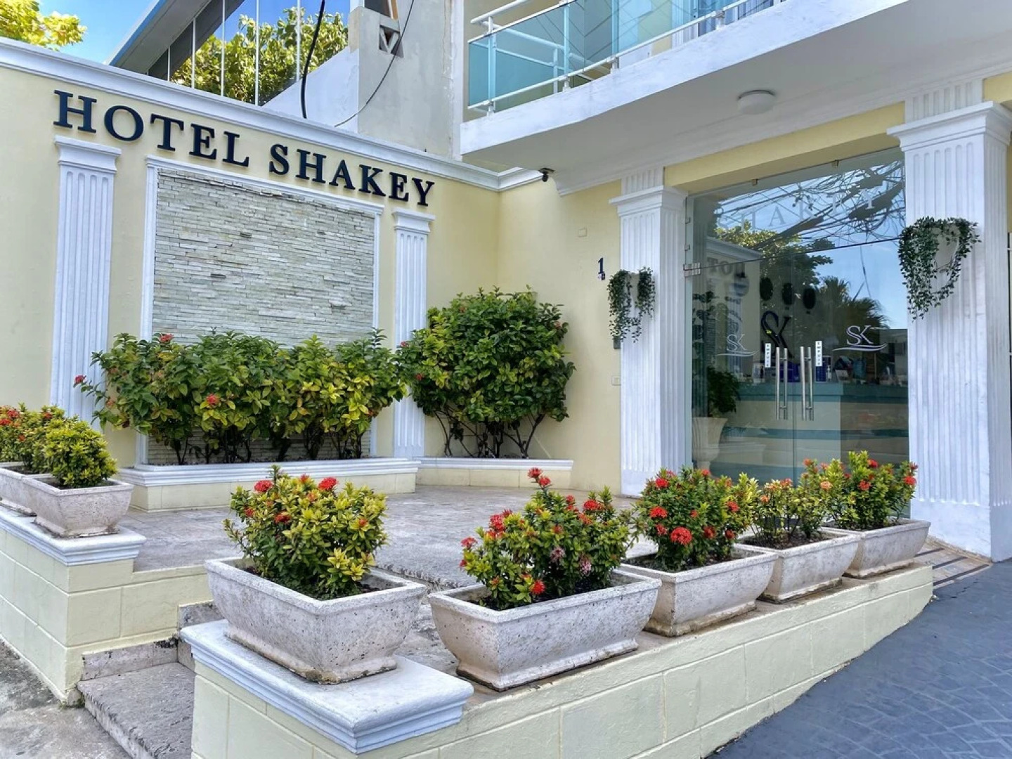 Hotel Shakey