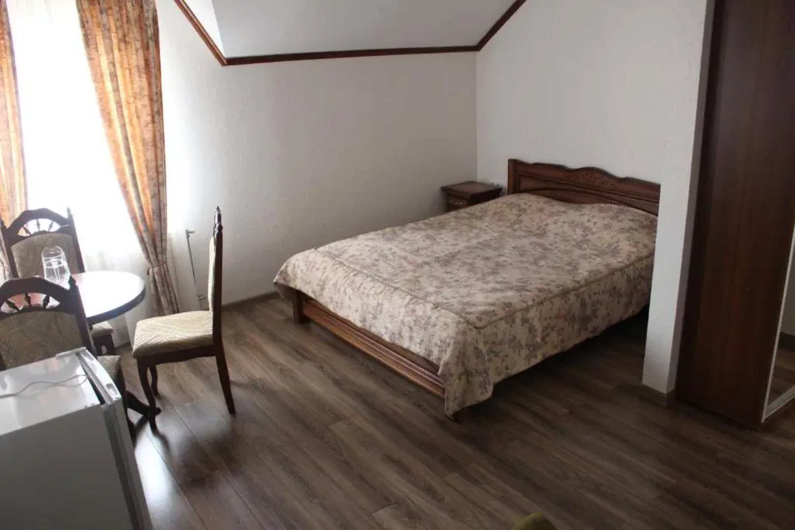 Gostyniy Dvir Synevir