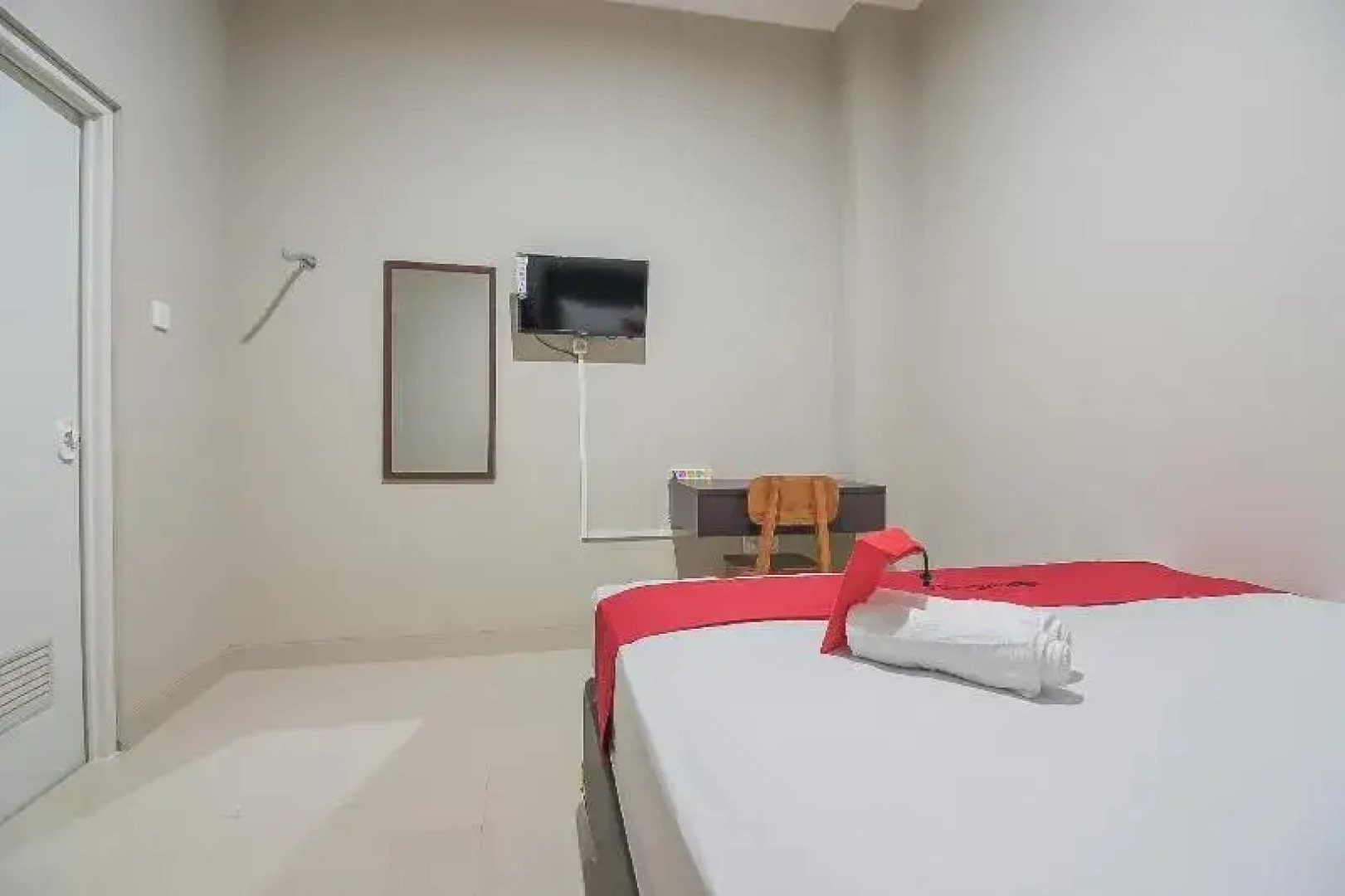 RedDoorz near Ambarukmo Yogyakarta