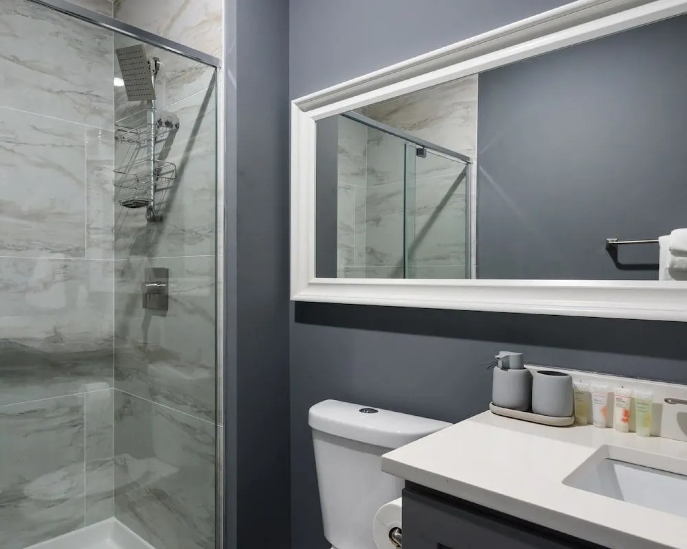 Bordeaux - Luxe LF Square Apts with Rooftop by Zencity