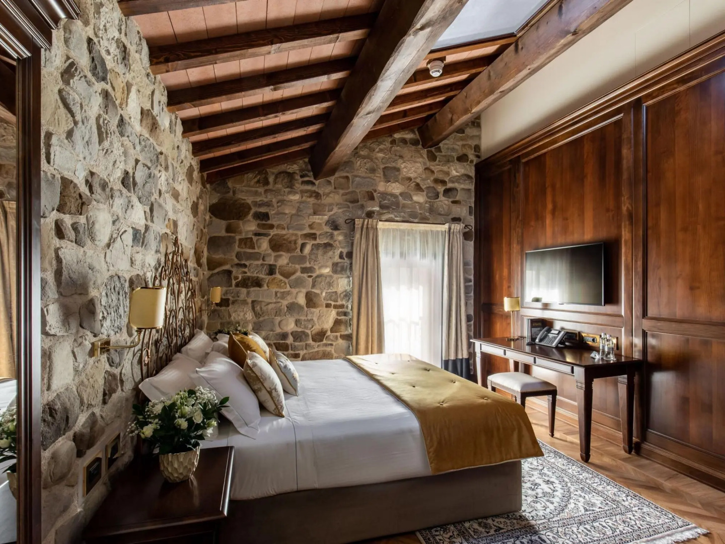 Snug Holiday Home in Castel San Pietro Terme With hot tub