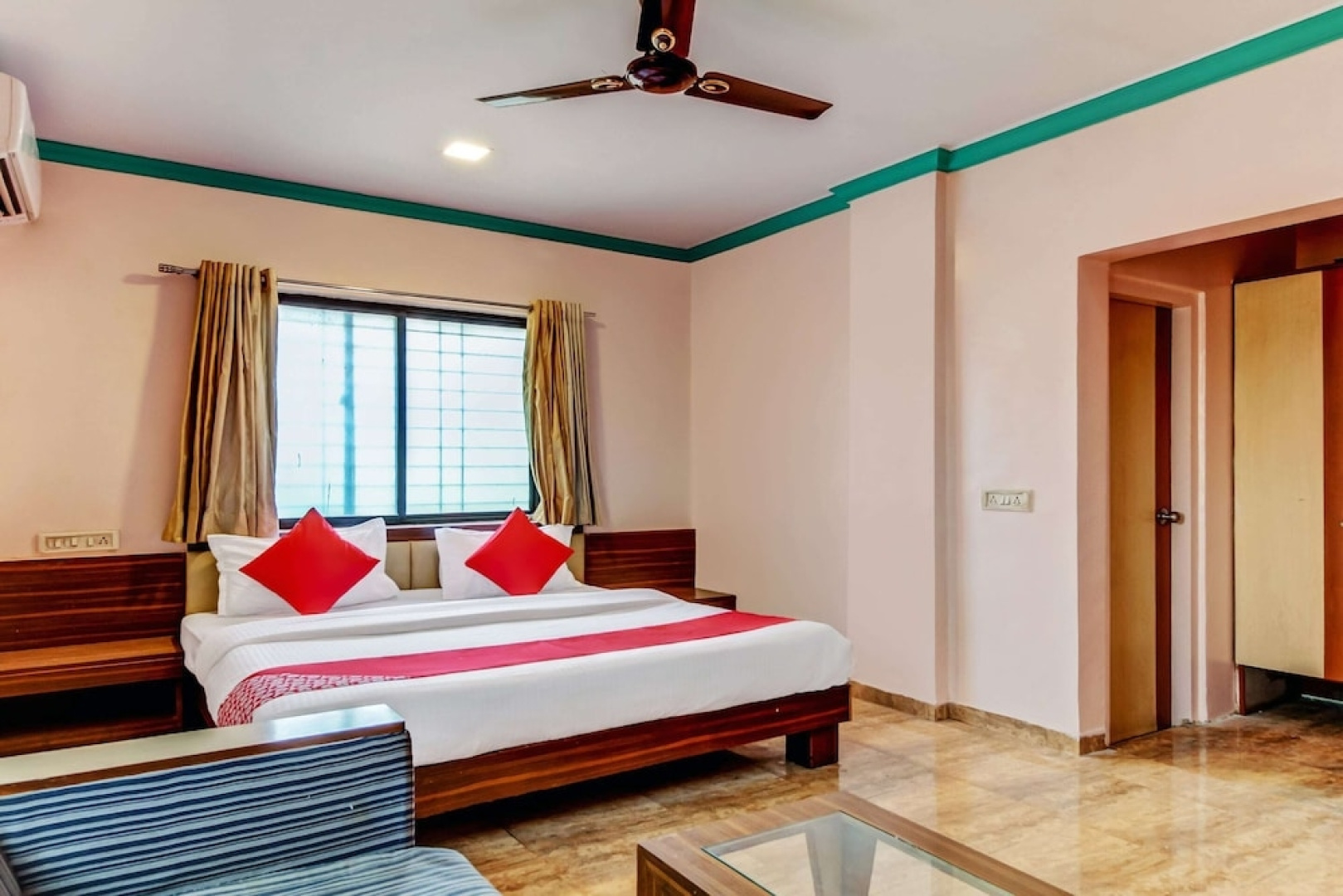 OYO 40635 Hotel Shloka