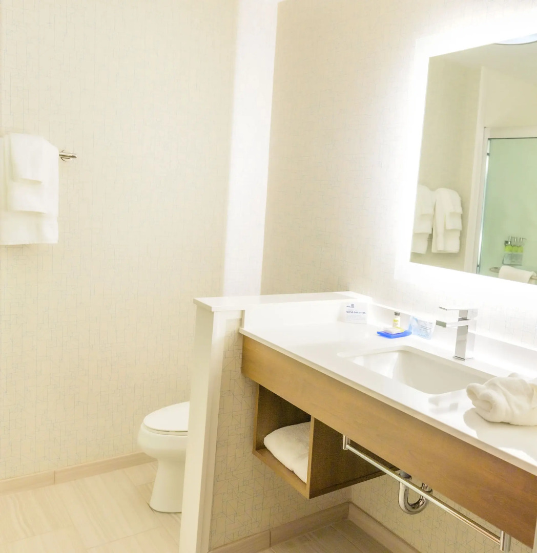 Holiday Inn Express & Suites Dayton East - Beavercreek by IHG