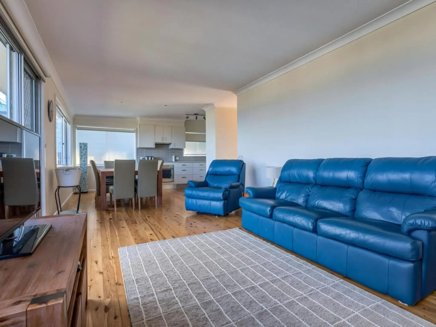 GRAND VIEW Gerroa 4pm checkout on Sundays