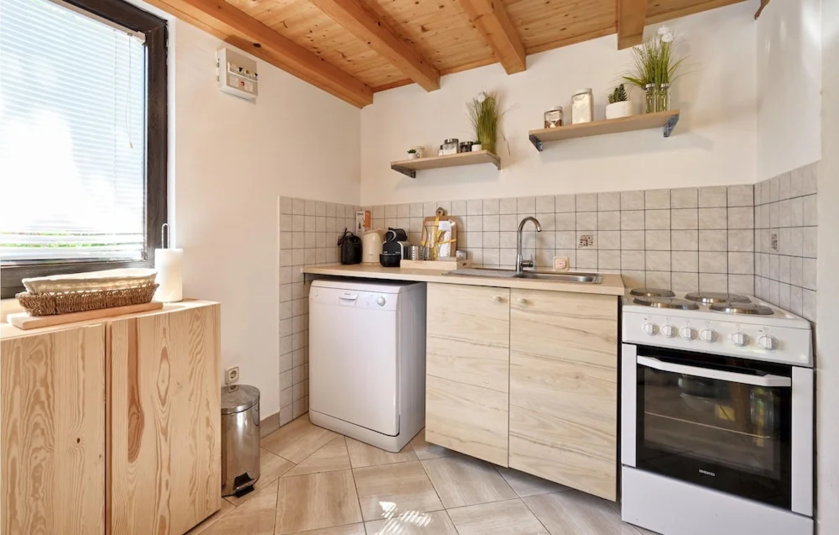 Amazing Home in Galovic Selo With 1 Bedrooms and Jacuzzi