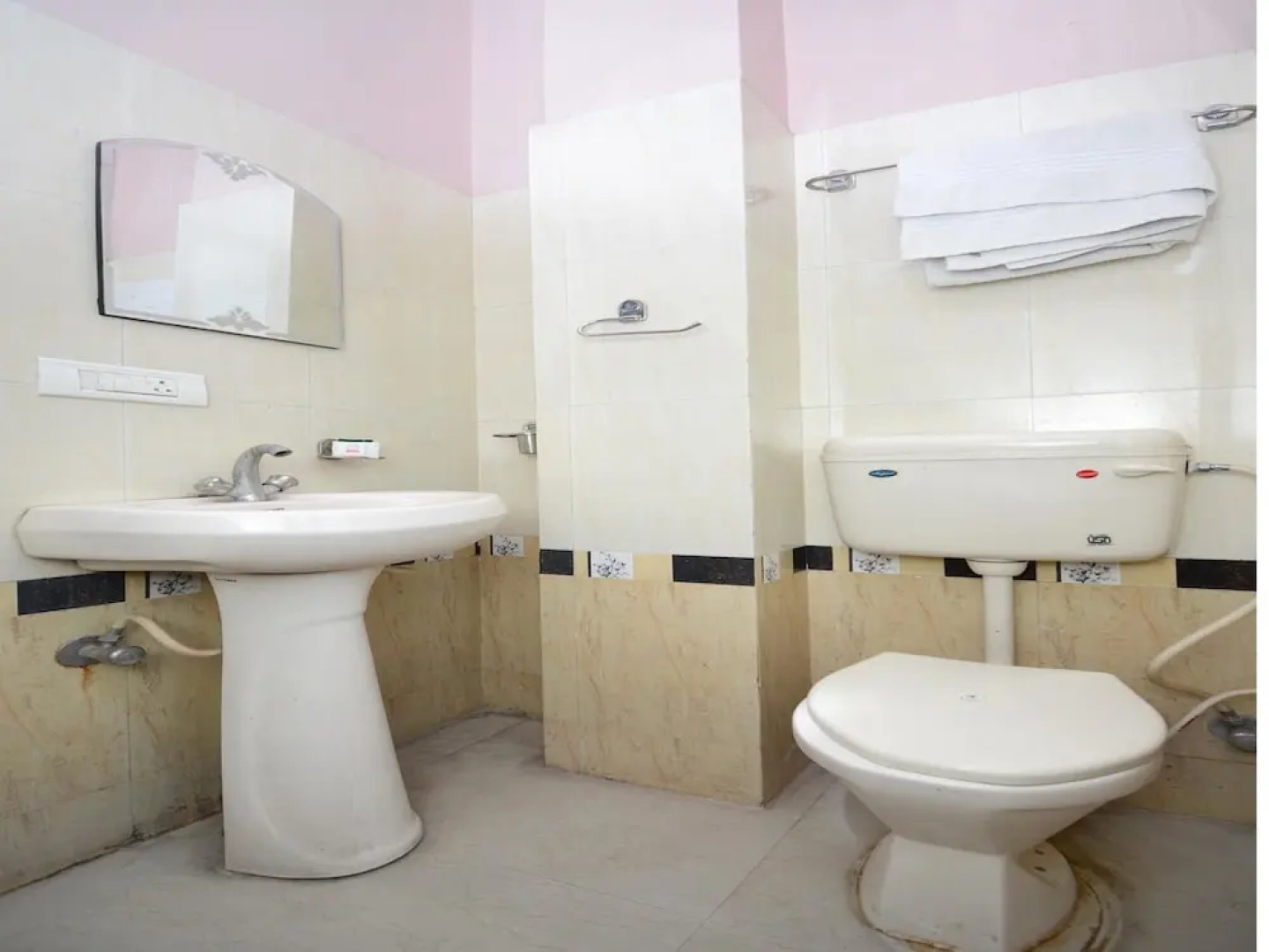 Nanda Lodge by OYO Rooms