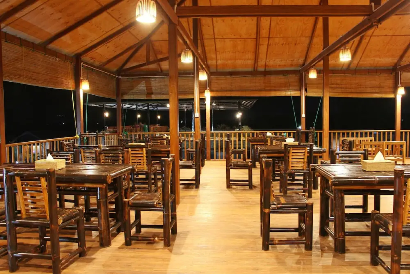 Demoso Lodge - Hostel