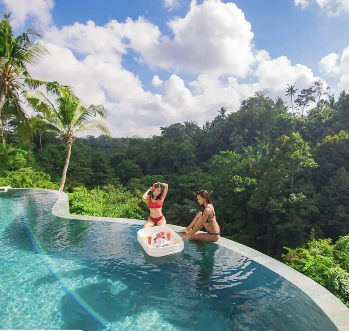 Limitless Jungle Villas Complex, 5 BR, Ubud With Staff