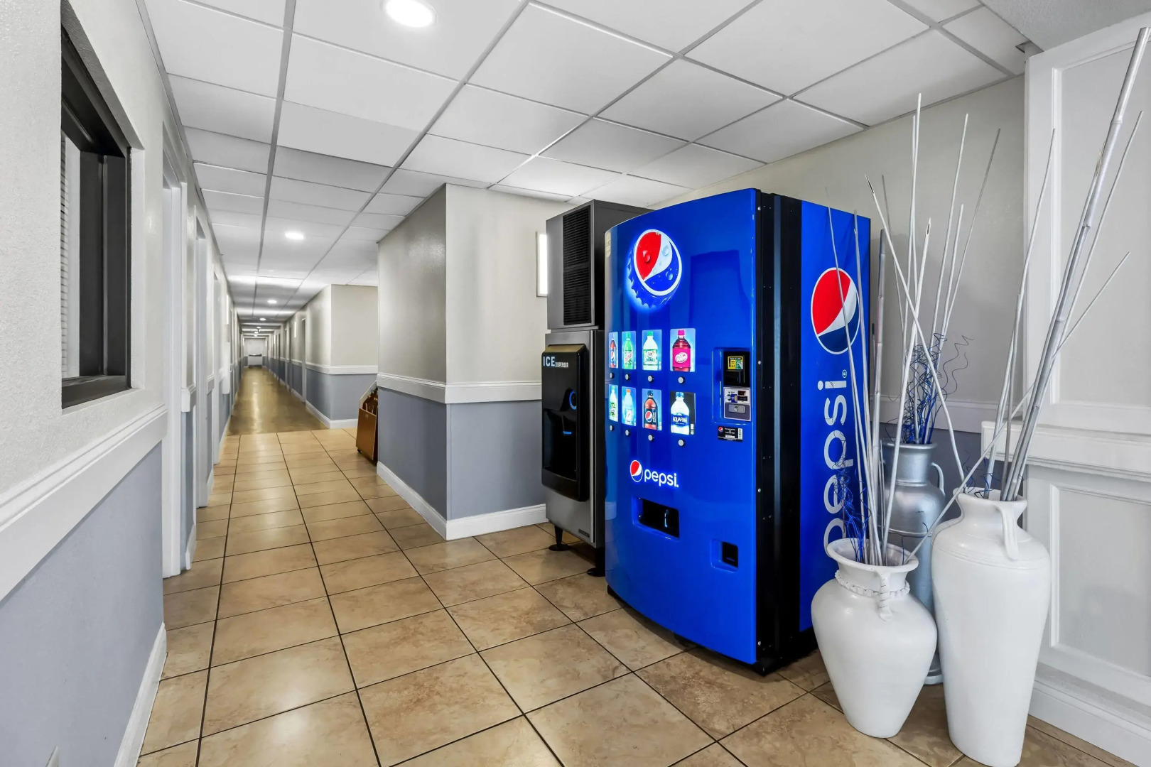 Days Inn & Suites by Wyndham Lakeland