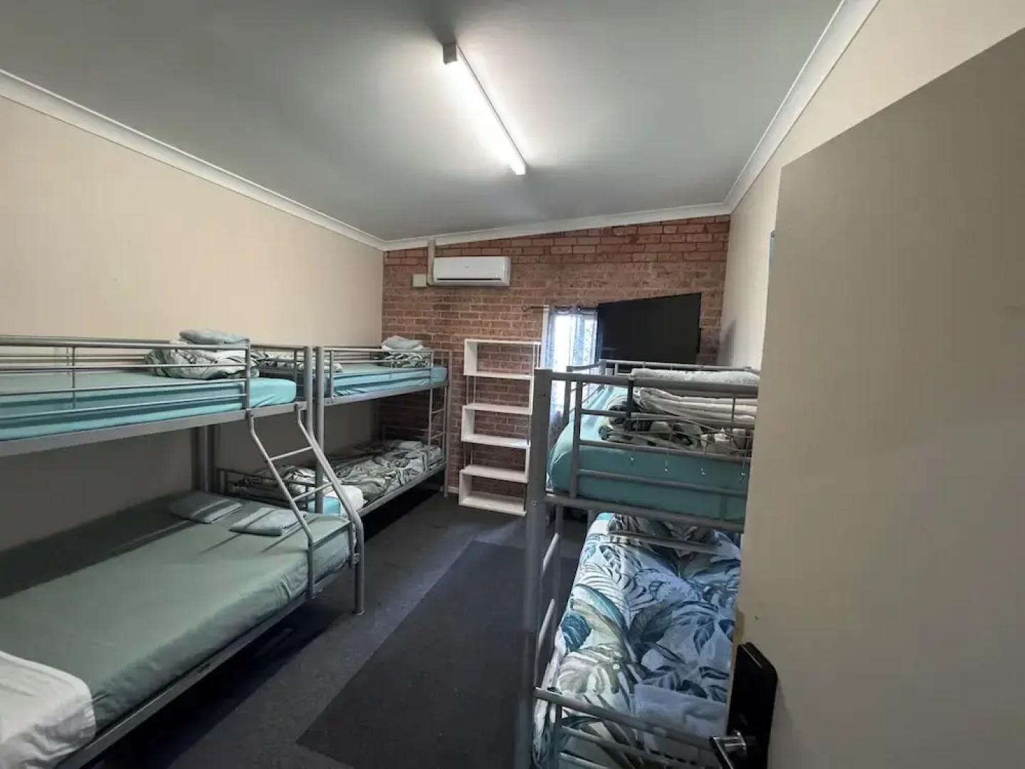 The Entrance Backpackers - Hostel