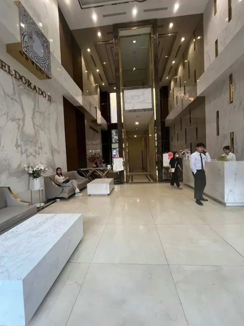 D El Dorado Westlake Luxury Apartments