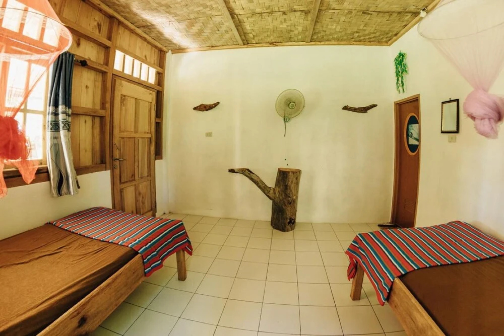 Krui Surf Camp Hotel Mutiara Alam Zandino