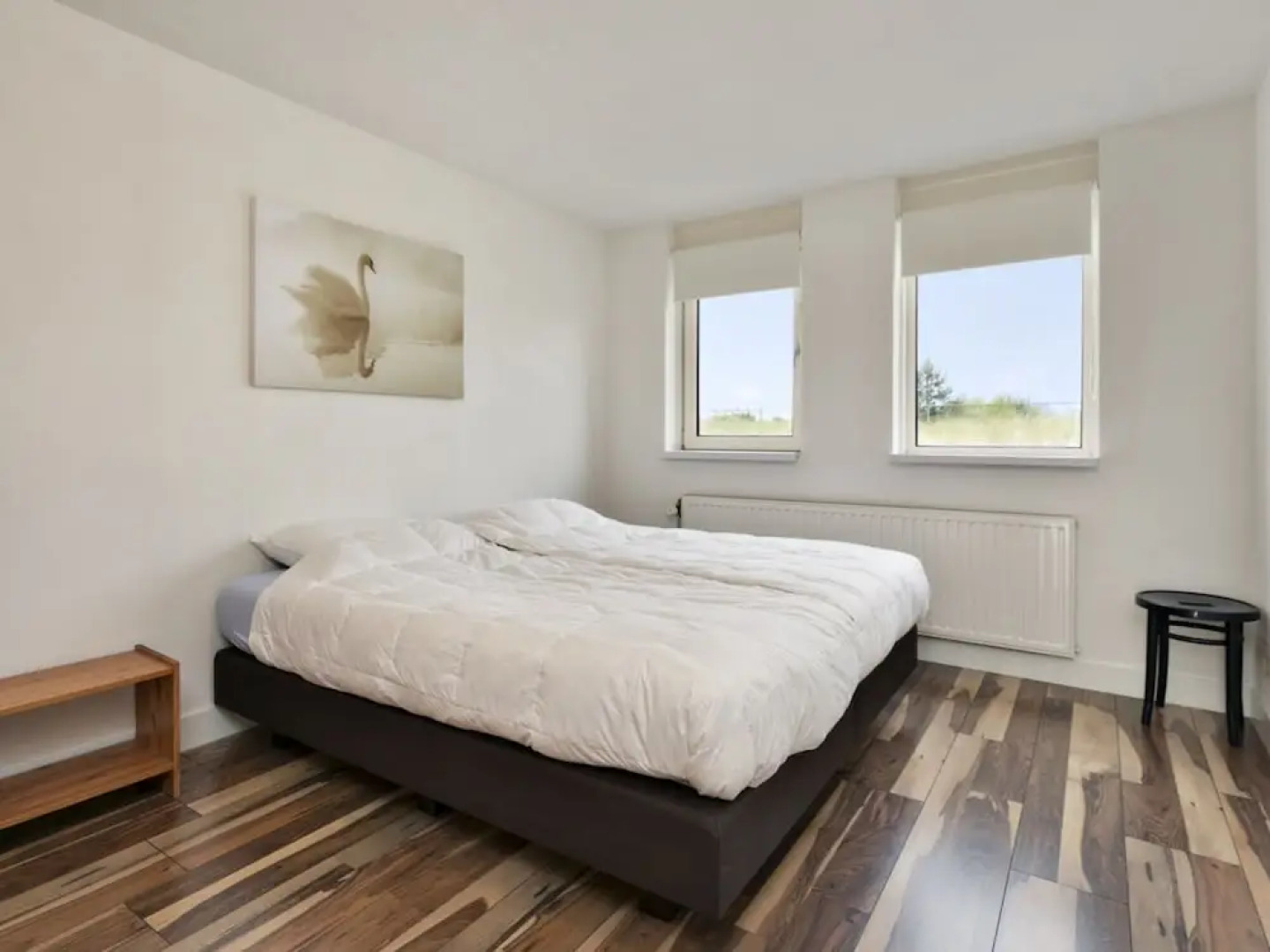 Spacious Luxury Apartment With Beautiful Views of the Marina