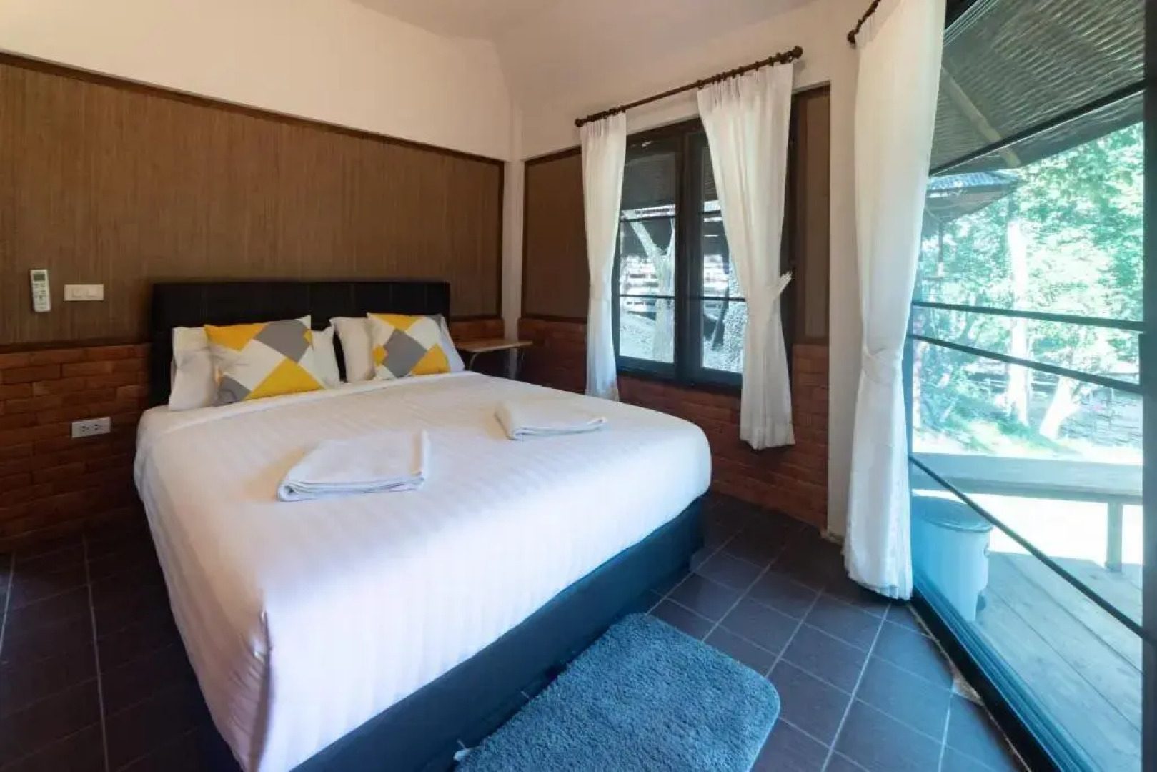 Tawan Riverside - Elephant Resort