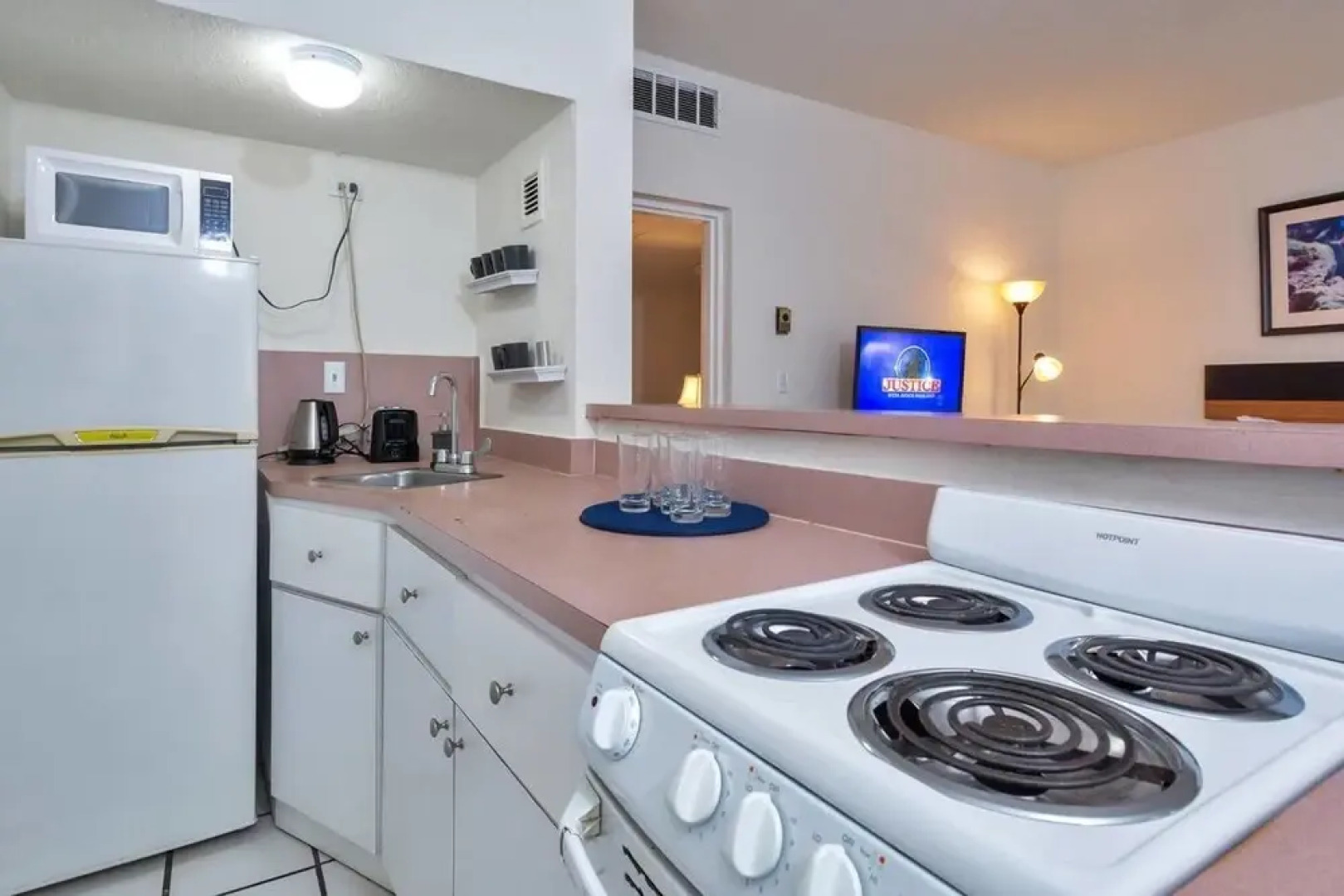 Amazing 1br apartment with pool, Hallandale Beach!