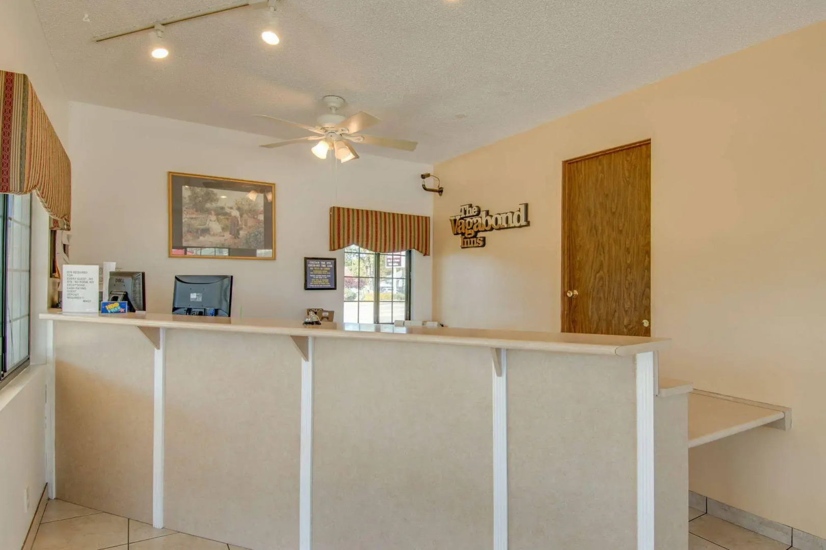 Howard Johnson Express Inn - Redding