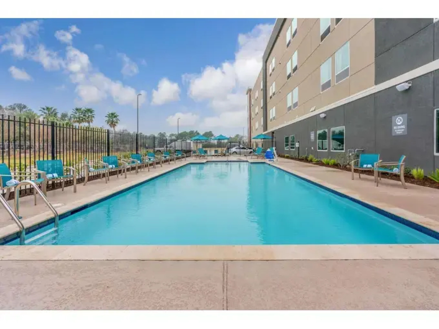La Quinta Inn and Suites by Wyndham Houston Spring South