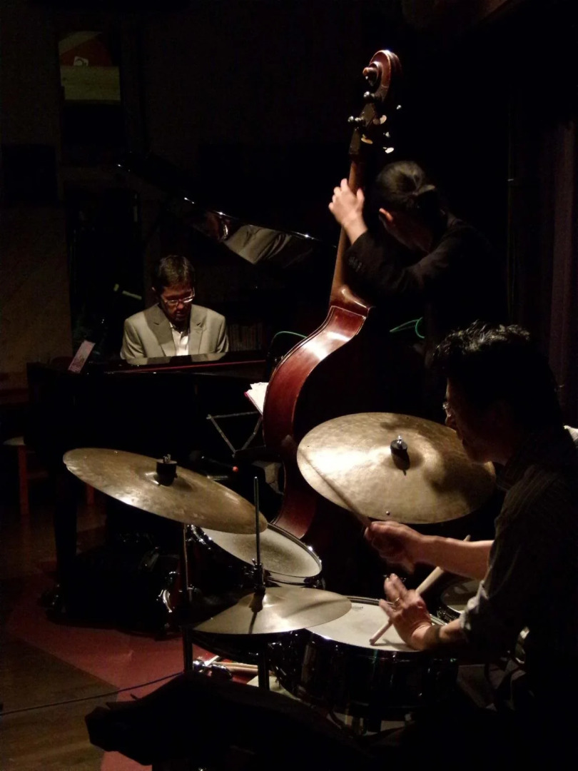 Cafe & inn That Sounds Good