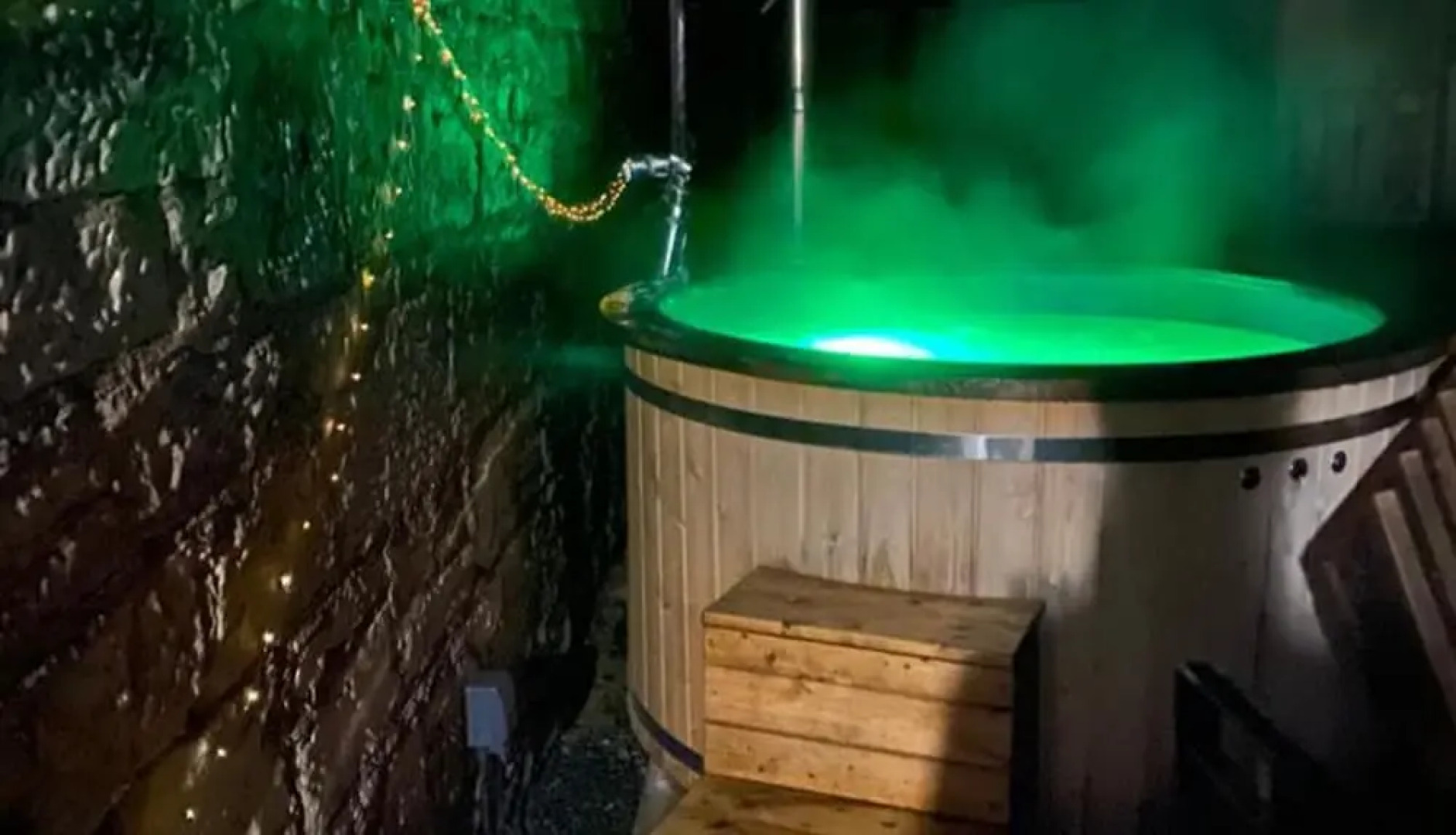 Inviting 2-bed Barn With hot tub Near Muirkirk