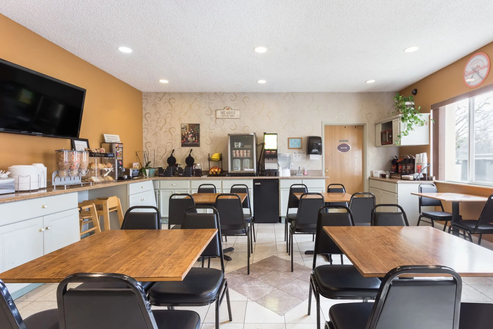 Howard Johnson Hotel & Suites by Wyndham Vancouver