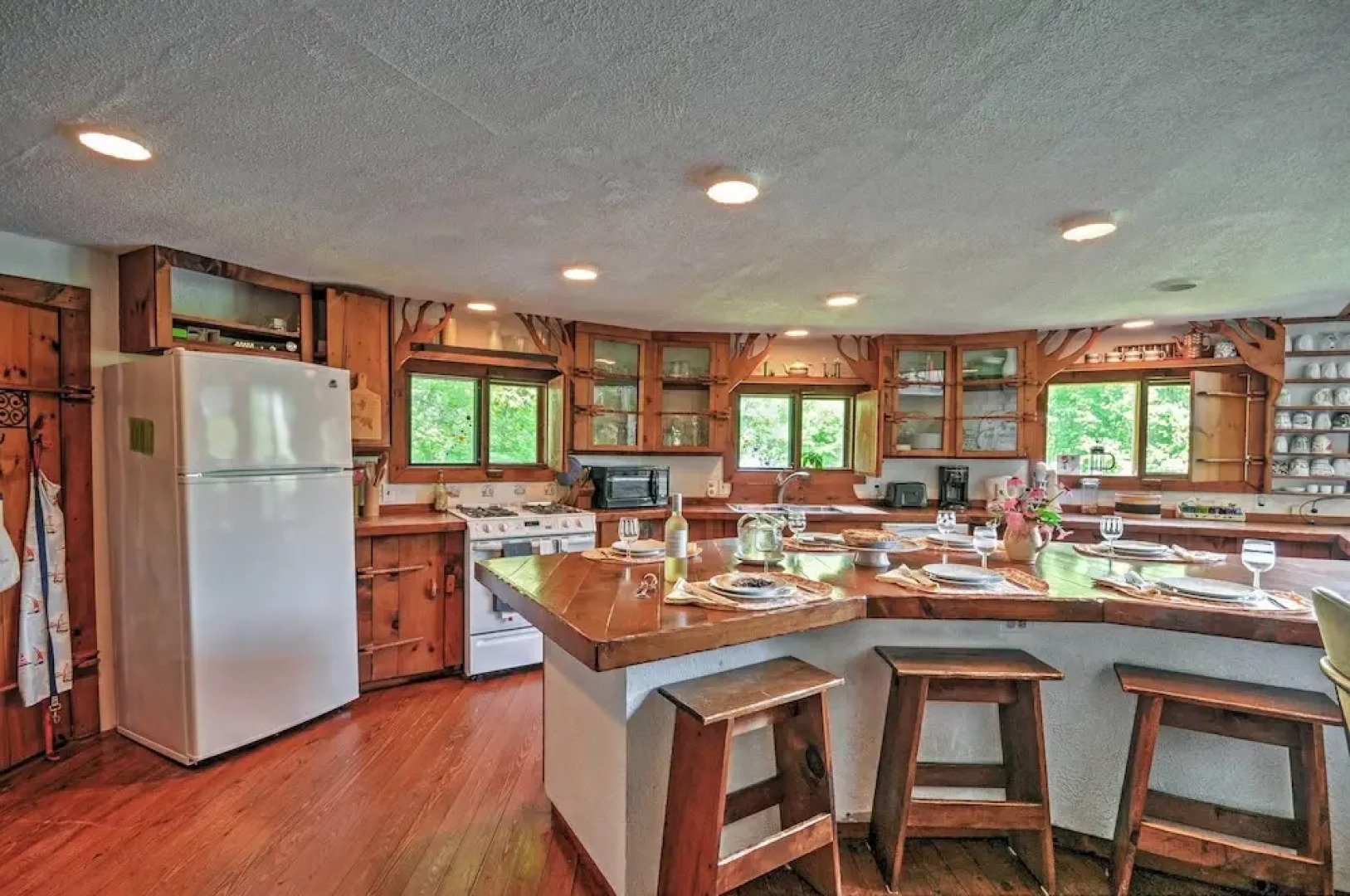 'dragonwood Castle' on Waterfront w/ Stunning View