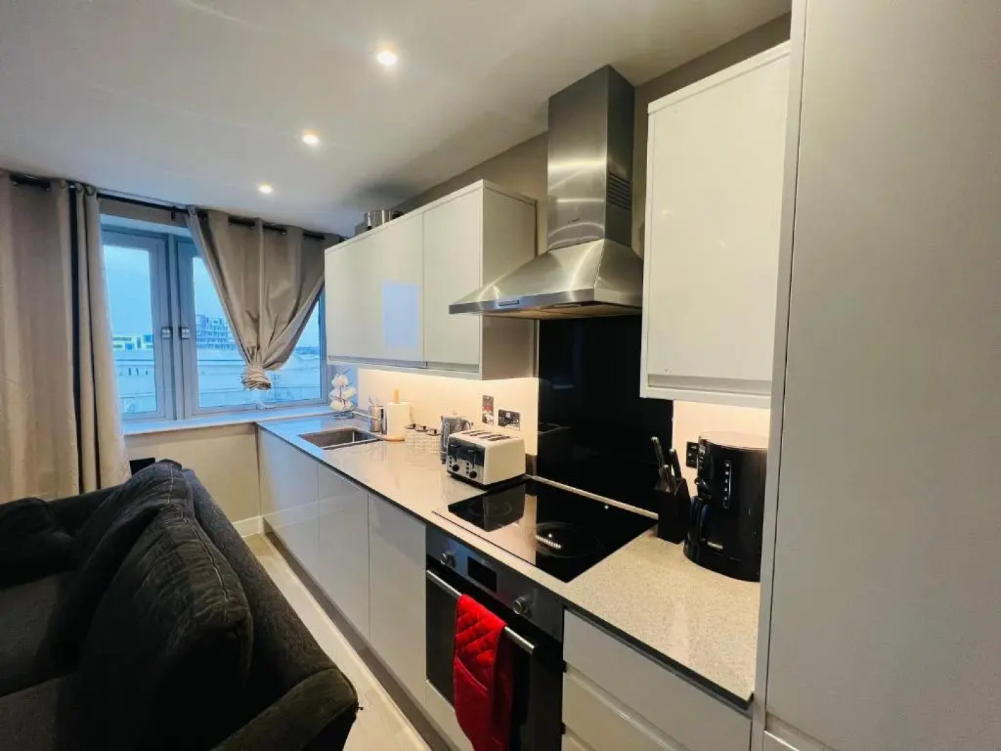 Sunset Shore, City Centre, 2 Bed Apt, Free Parking