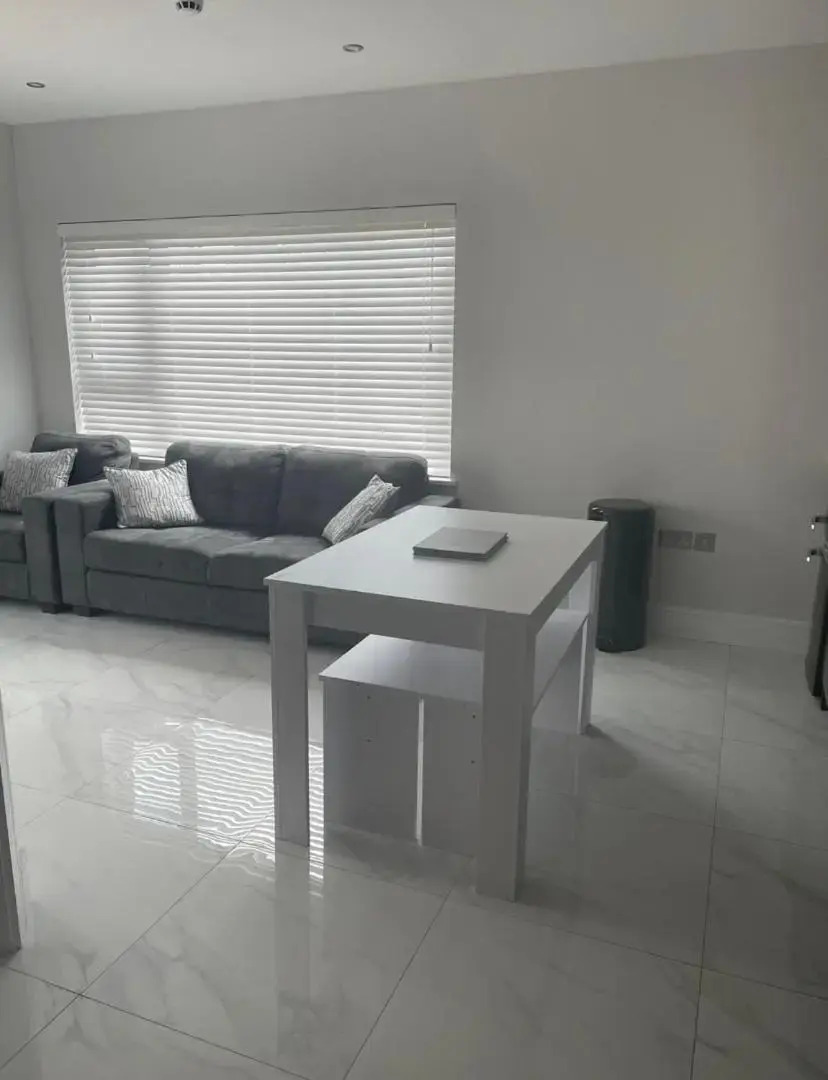 Apt 3, Lisvarna House