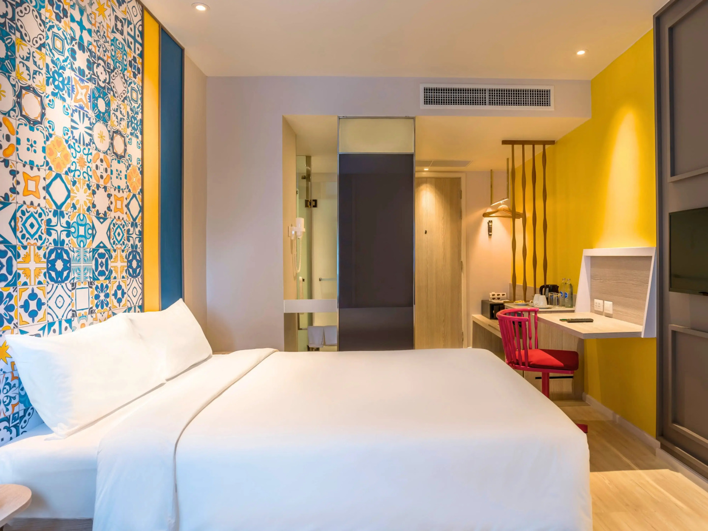 Отель ibis Styles Phuket City Hotel