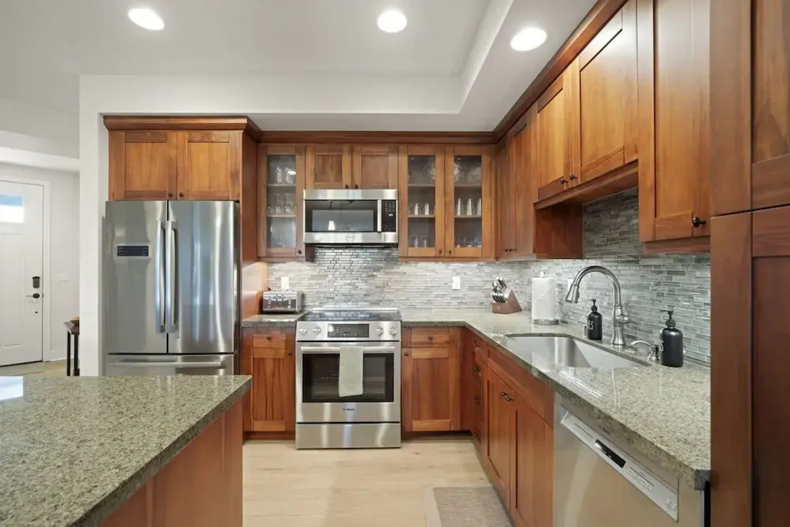 Pili Mai 5d 3 Bedroom Condo by RedAwning