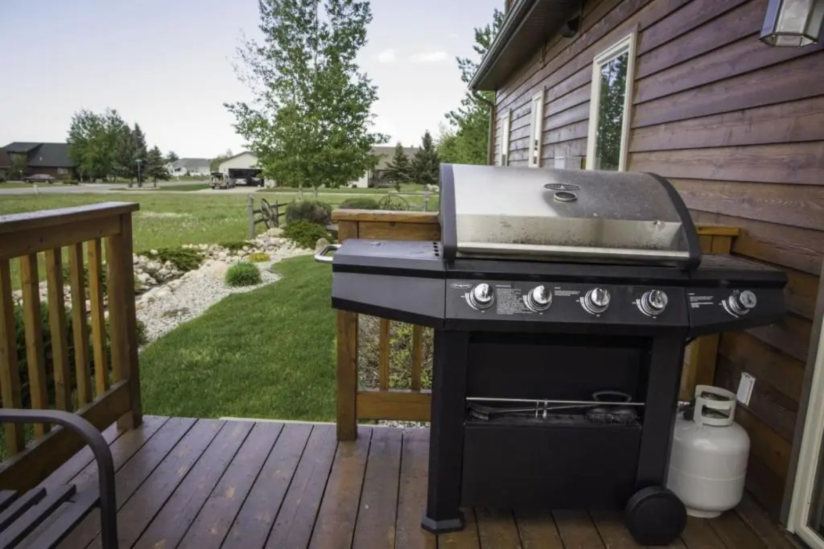 Mountain-view-tee-and-ski