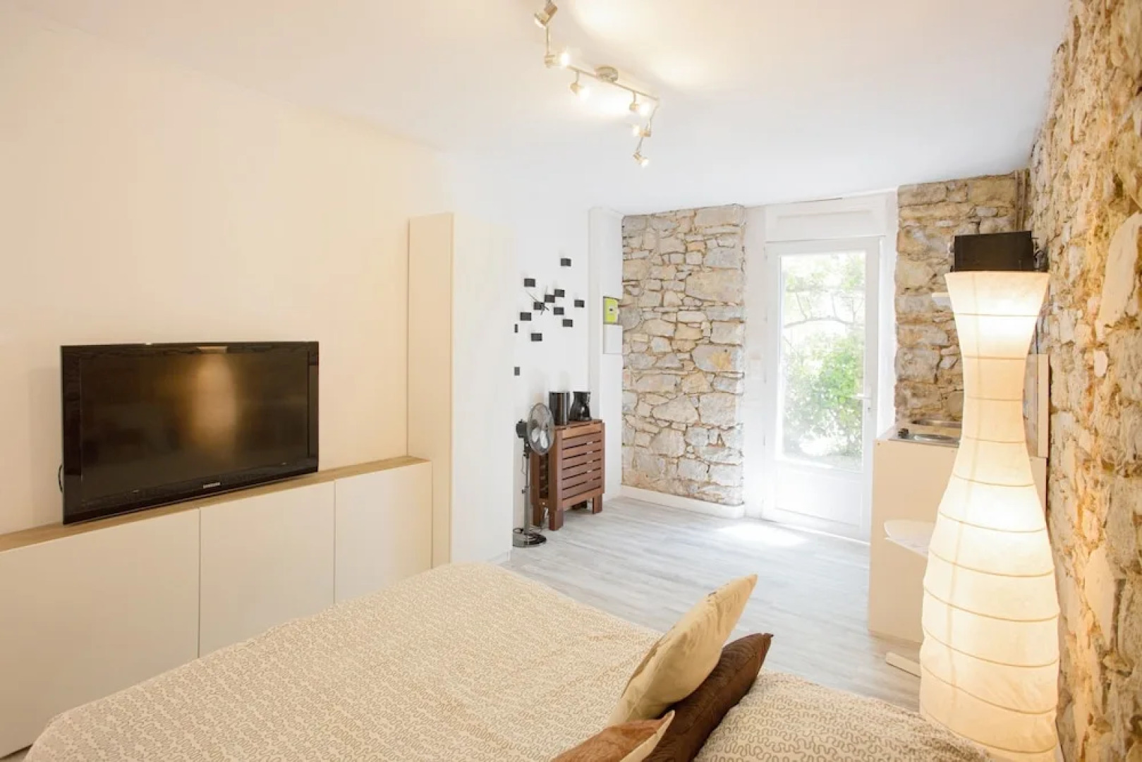 GregBnb - Mur en pierre - Terrasse + parking privé