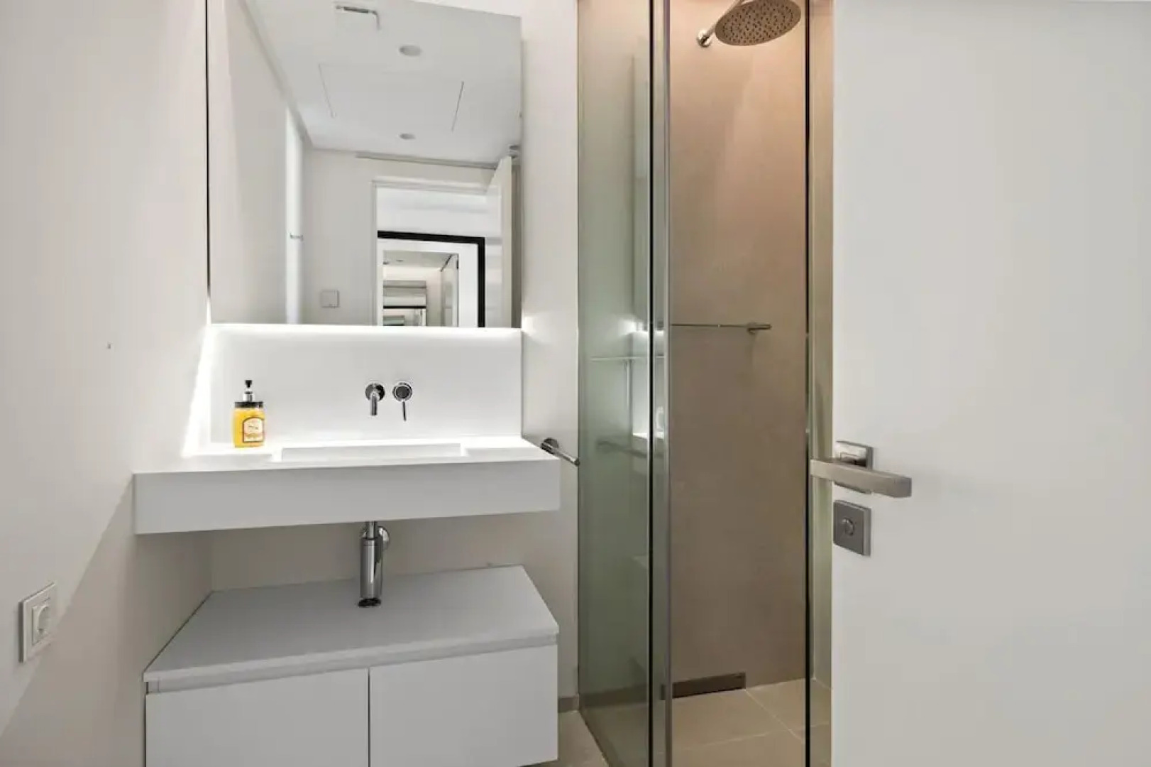 Hillside Flat With Pool in Palo Alto - Ref M49