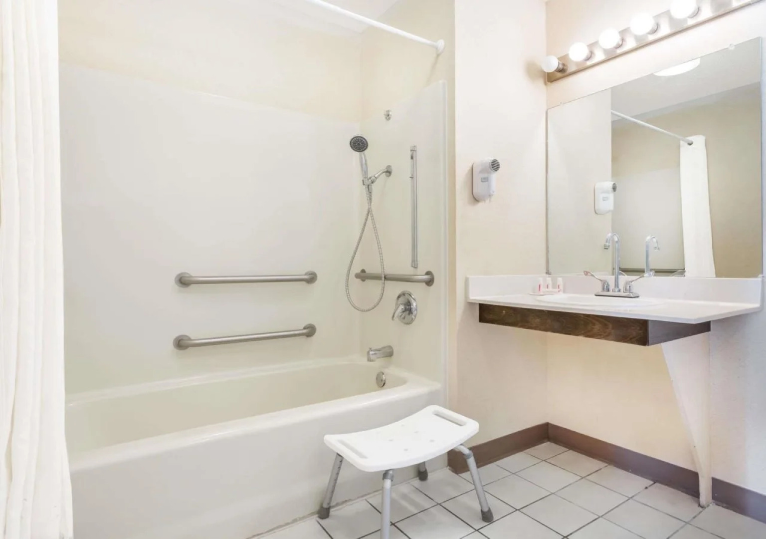 Baymont Inn & Suites - Orangeburg