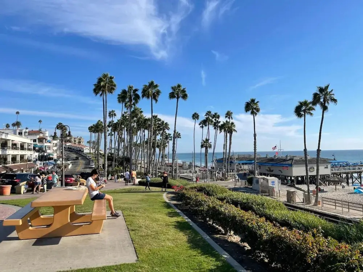 Walk to Beach - King Apt In 1 Area - AB