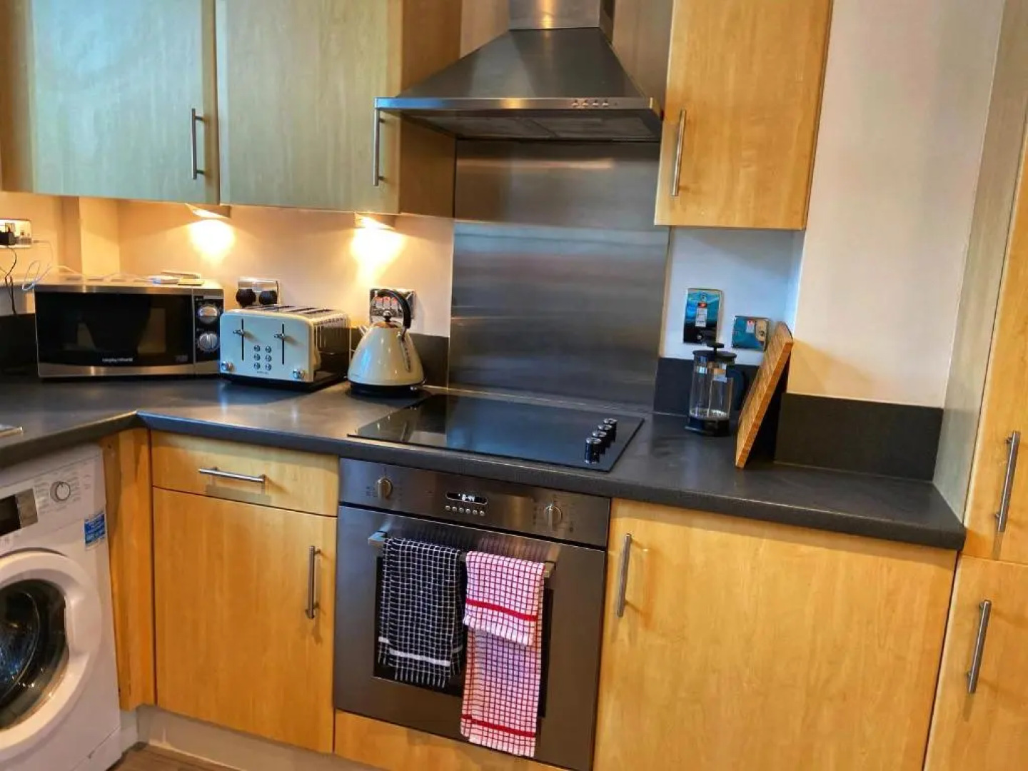 Chertsey - Beautiful 2 Bedroom Penthouse